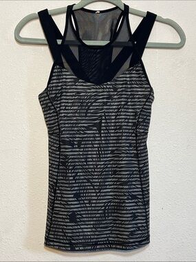 Lululemon Running In The City Tank in the stripe play slate black colorway.